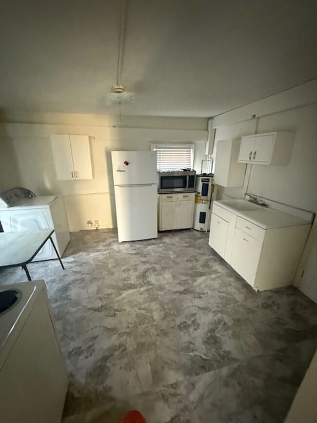 Building Photo - 1 Bedroom 1 Bath House  Available to Rent for $695/ Mo.