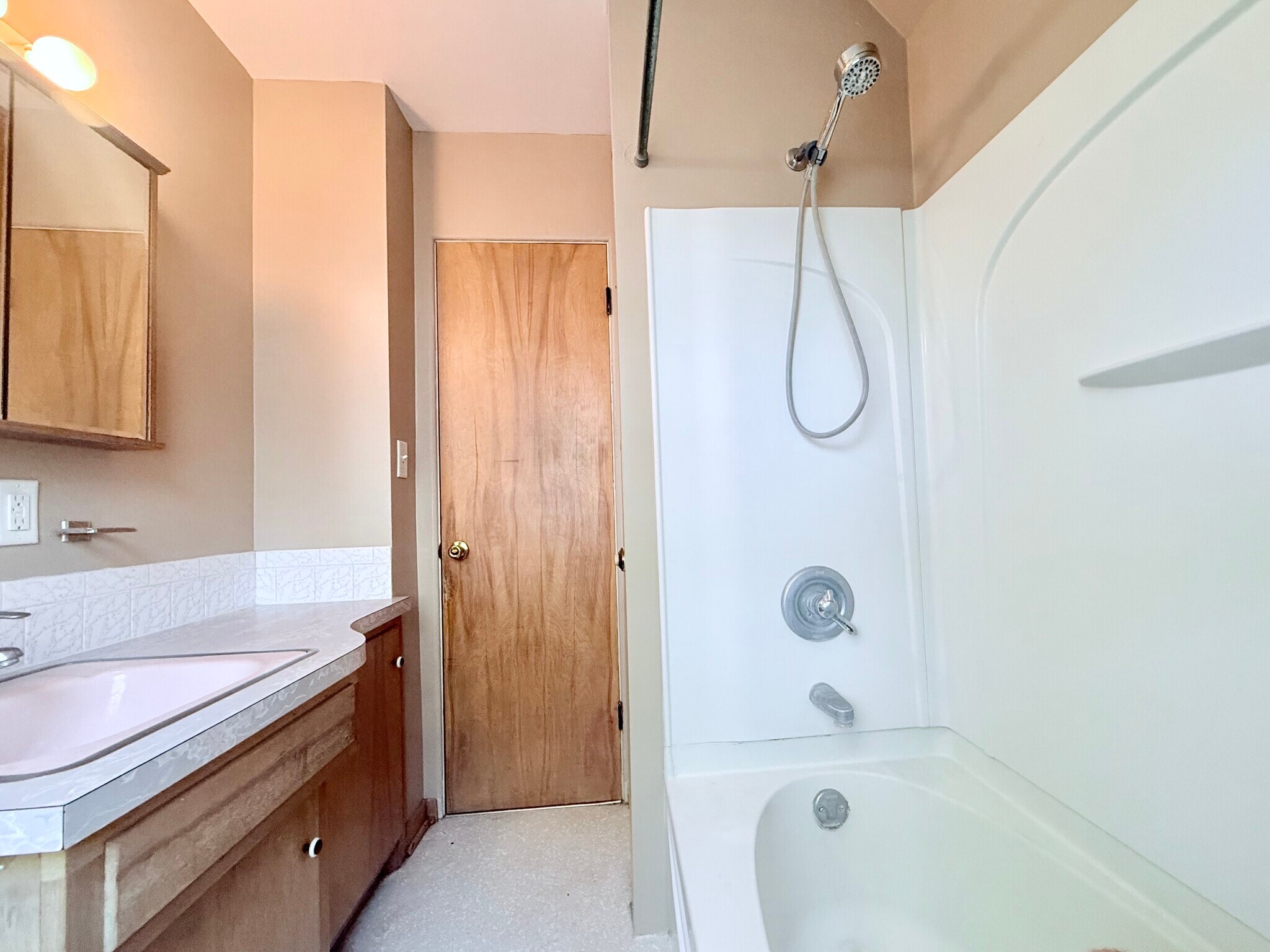 Bathroom - 2506 Iowa St