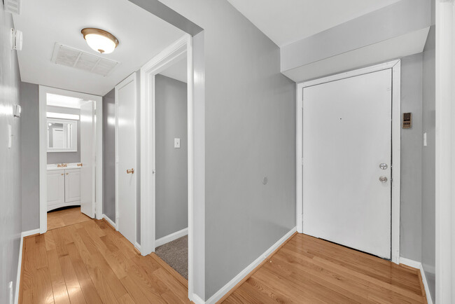 Building Photo - 102 Lantana Ln