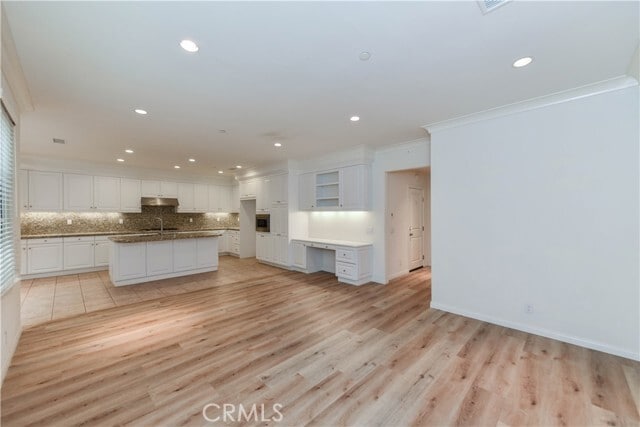 Building Photo - 60 Brindisi