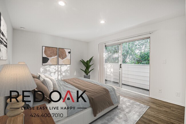 Building Photo - 13444 Moorpark St