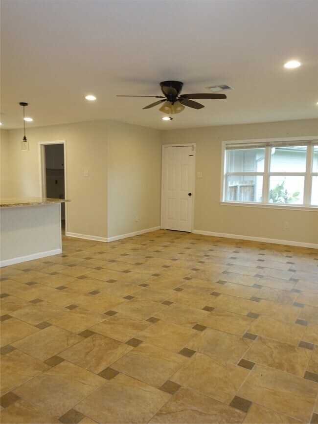 Building Photo - 1038 Cottage Oak Ln