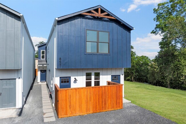 Building Photo - 8419 Venus St