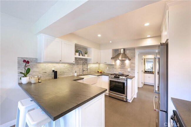 Building Photo - 406 Carlotta