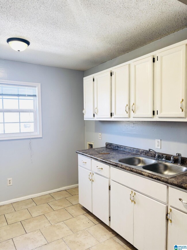 Building Photo - 732 AVENUE F F Ave