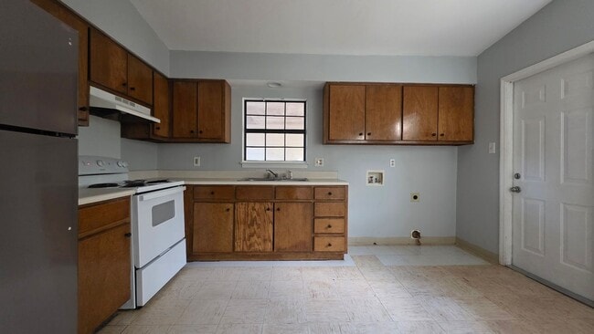 Building Photo - 1974 S Riverview Cir