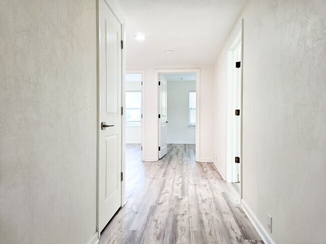 Building Photo - Beautiful 4/2 in Gainesville's Beldevere Area