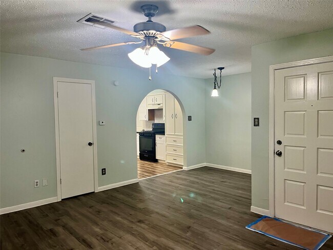 Building Photo - 1407 14th Ave N