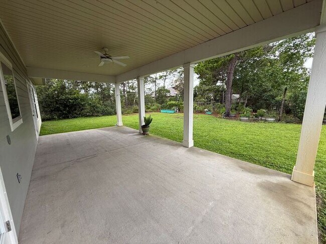 Building Photo - Gulf Breeze - 4 bedroom, 2.5 bathroom - lawn care included