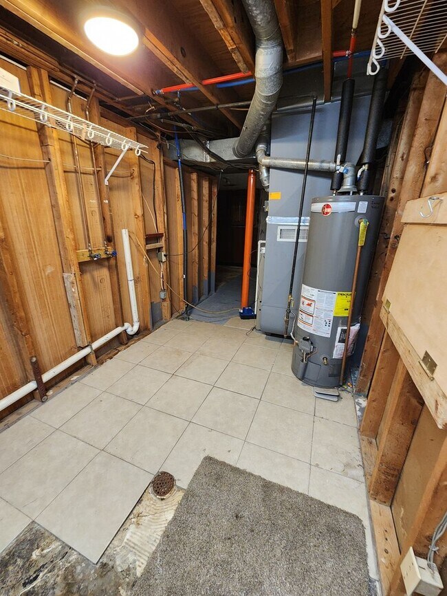 Building Photo - 3 Bedroom, 2 Bathroom Home