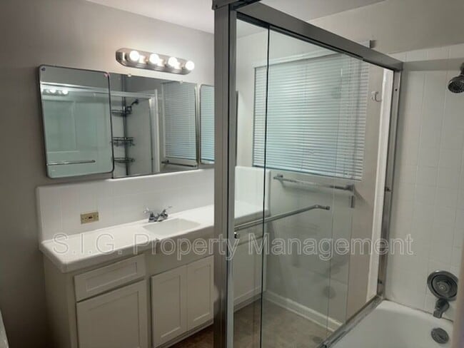 Building Photo - 2279 Saranne St