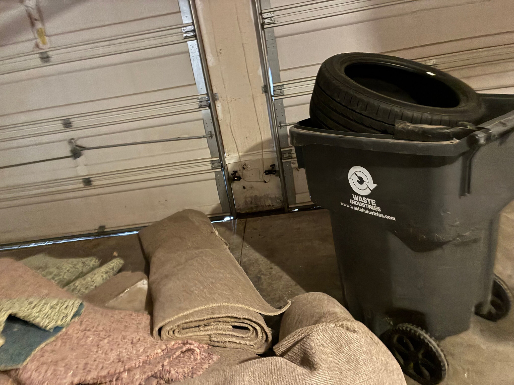 Building Photo - Room in House on Tara Bend