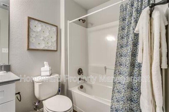 Building Photo - 3816 Sheraton Rd