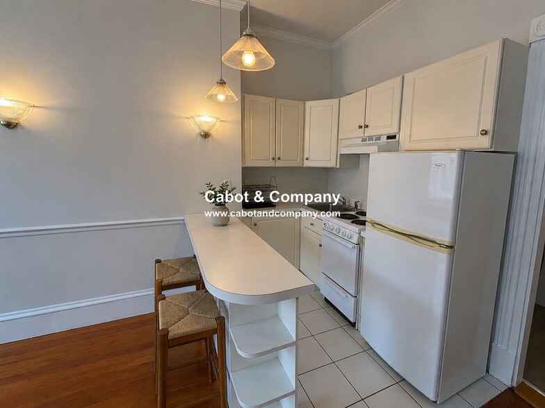 Building Photo - 310 Marlborough St