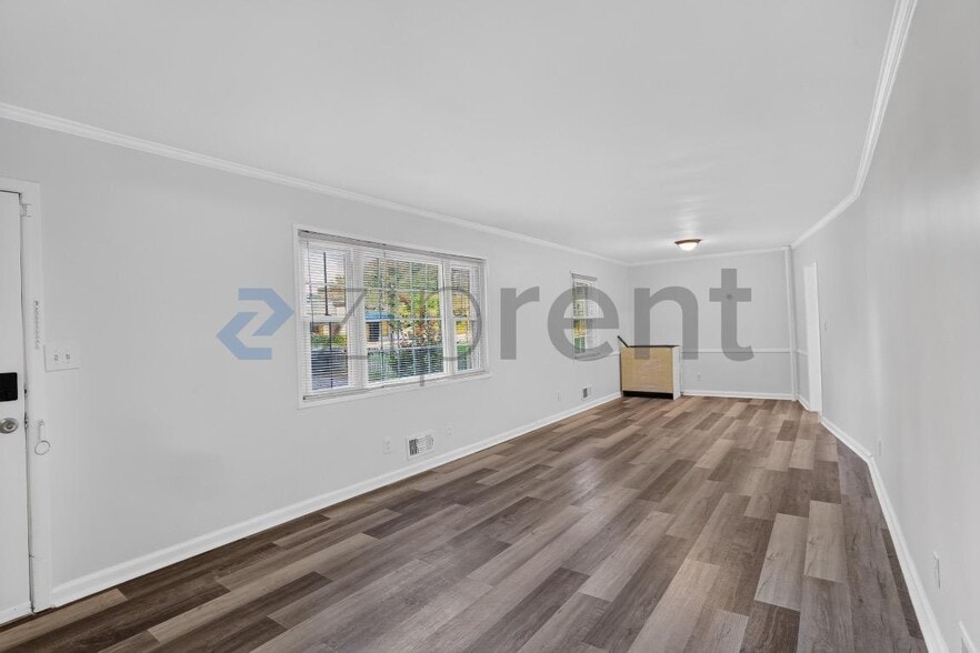 Building Photo - Unit