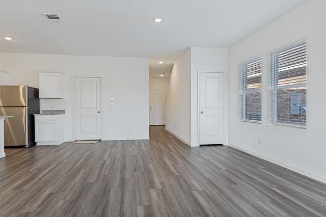 Building Photo - 2200 Mdw Pk Dr
