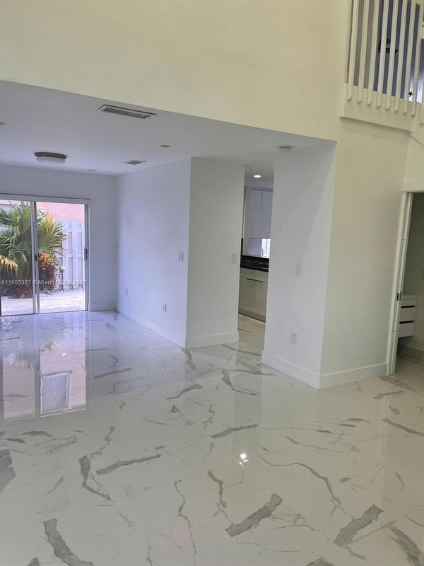 Building Photo - 7030 SW 41st Pl
