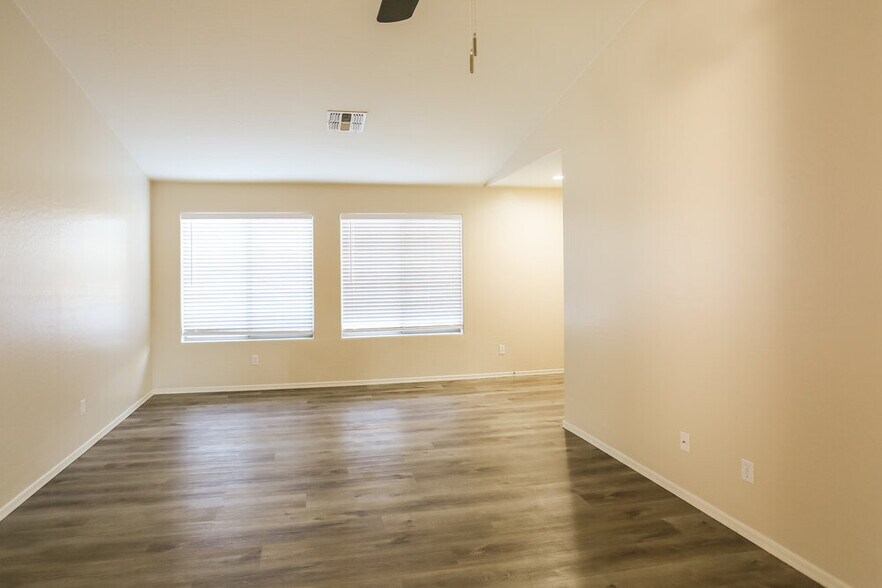 Building Photo - 2609 N 107th Ln
