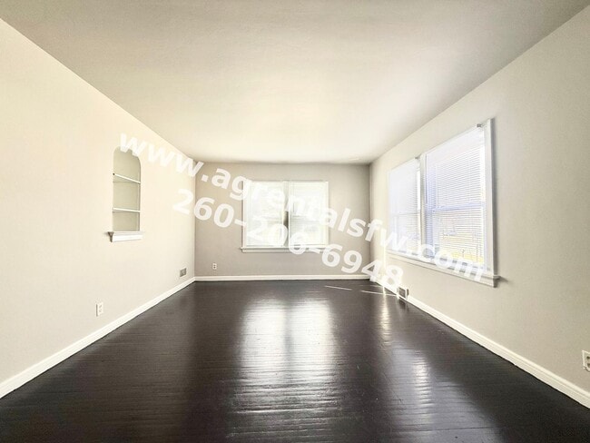 Building Photo - 3 Bedroom House