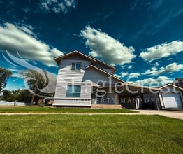 Building Photo - Spacious 3-Bedroom, 2-Bath Home on a Corner Lot-Students Encouraged To Apply