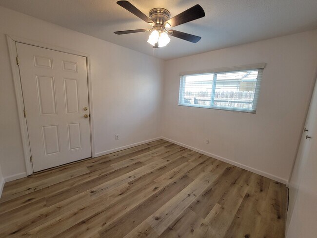 Building Photo - 2704 S Fairway Ct