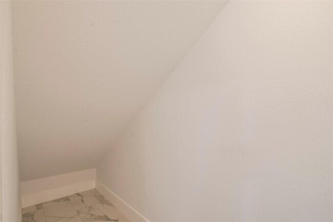 Building Photo - 616 W Dittmar Rd