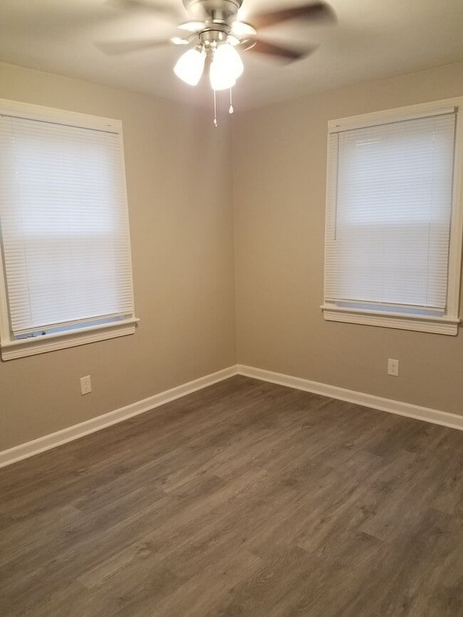 Building Photo - 5 BR Near ODU!