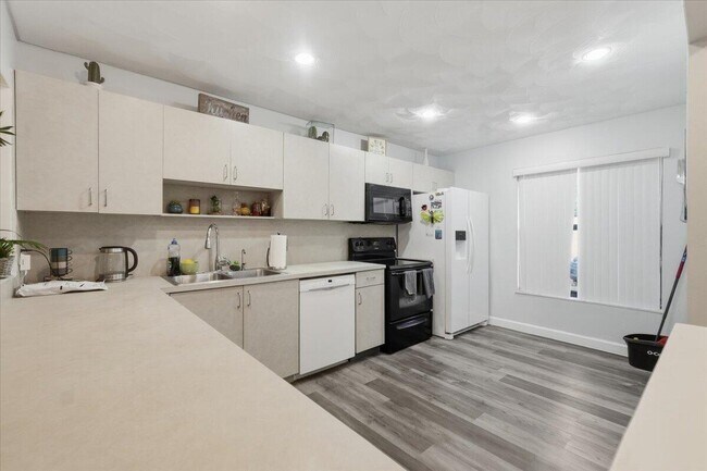 Building Photo - 9240 NW 14th St