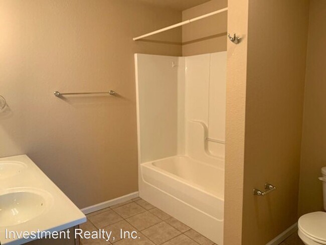 Building Photo - 119 Edna St