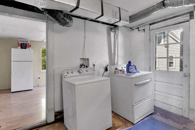 Building Photo - 352 Stewart St