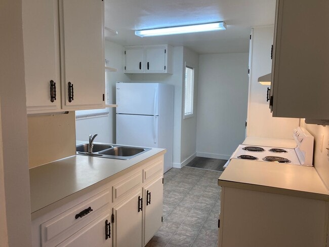 Building Photo - Large Three Bedroom on a 1+ Acre Lot