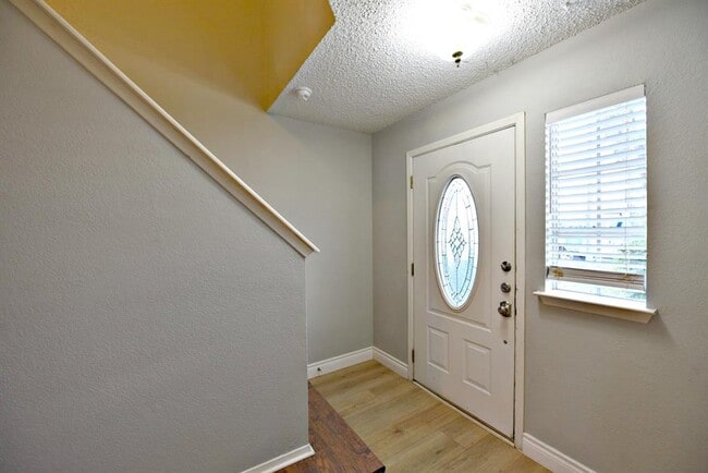 Building Photo - 12903 Humphrey Dr