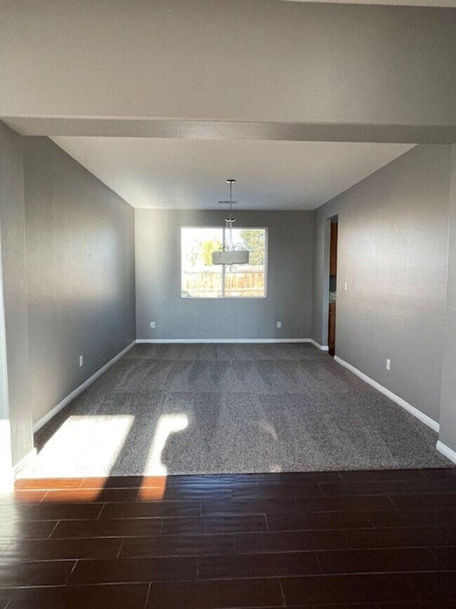 Building Photo - 11707 Christmas Rose Dr