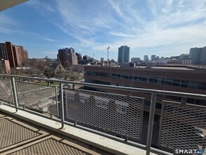 Building Photo - 444 Bedford St