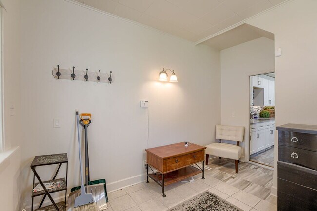 Building Photo - Blackstone Duplex