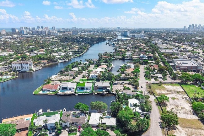 Building Photo - 2215 NE 19th St