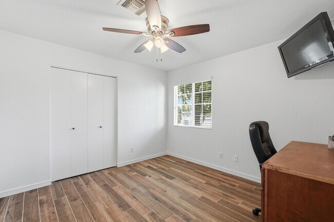 Building Photo - 4 Bed Home in Scottsdale Quarter!!