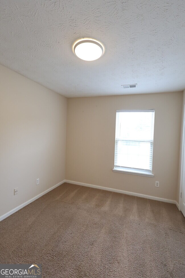 Building Photo - 3044 Lake Park Trail