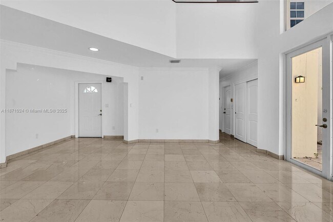 Building Photo - 20645 NE 25th Pl