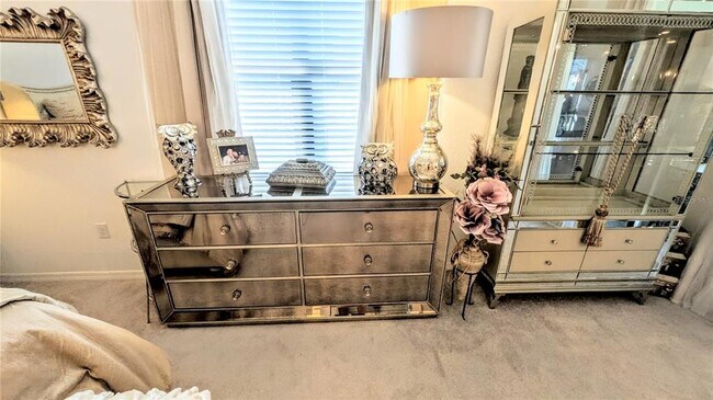 Building Photo - 5639 N Honore Ave