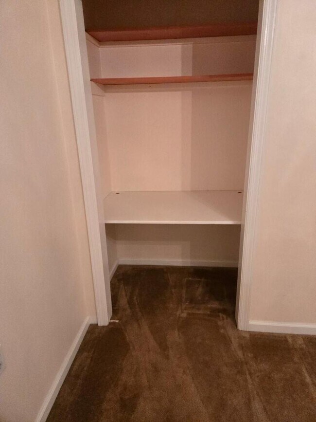 Building Photo - 522 Spring St