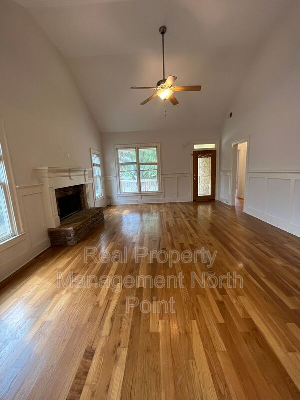 Building Photo - 1357 Eubanks Ave