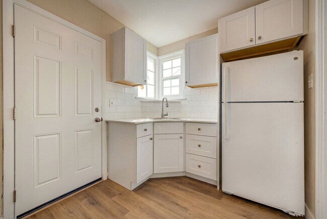 Building Photo - Charming & Convenient Living in the Heart of Downtown Las Vegas