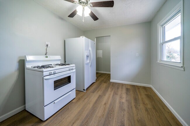 Building Photo - 5302 Alba Way