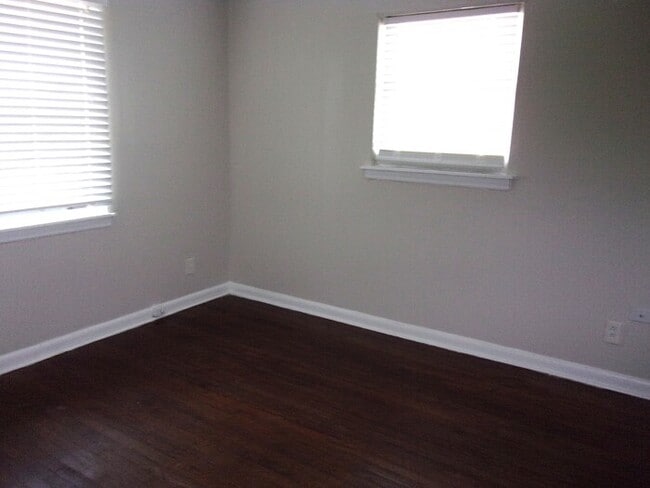 Building Photo - 2 Bedroom 1 Bath Home Minutes from Uptown Charlotte