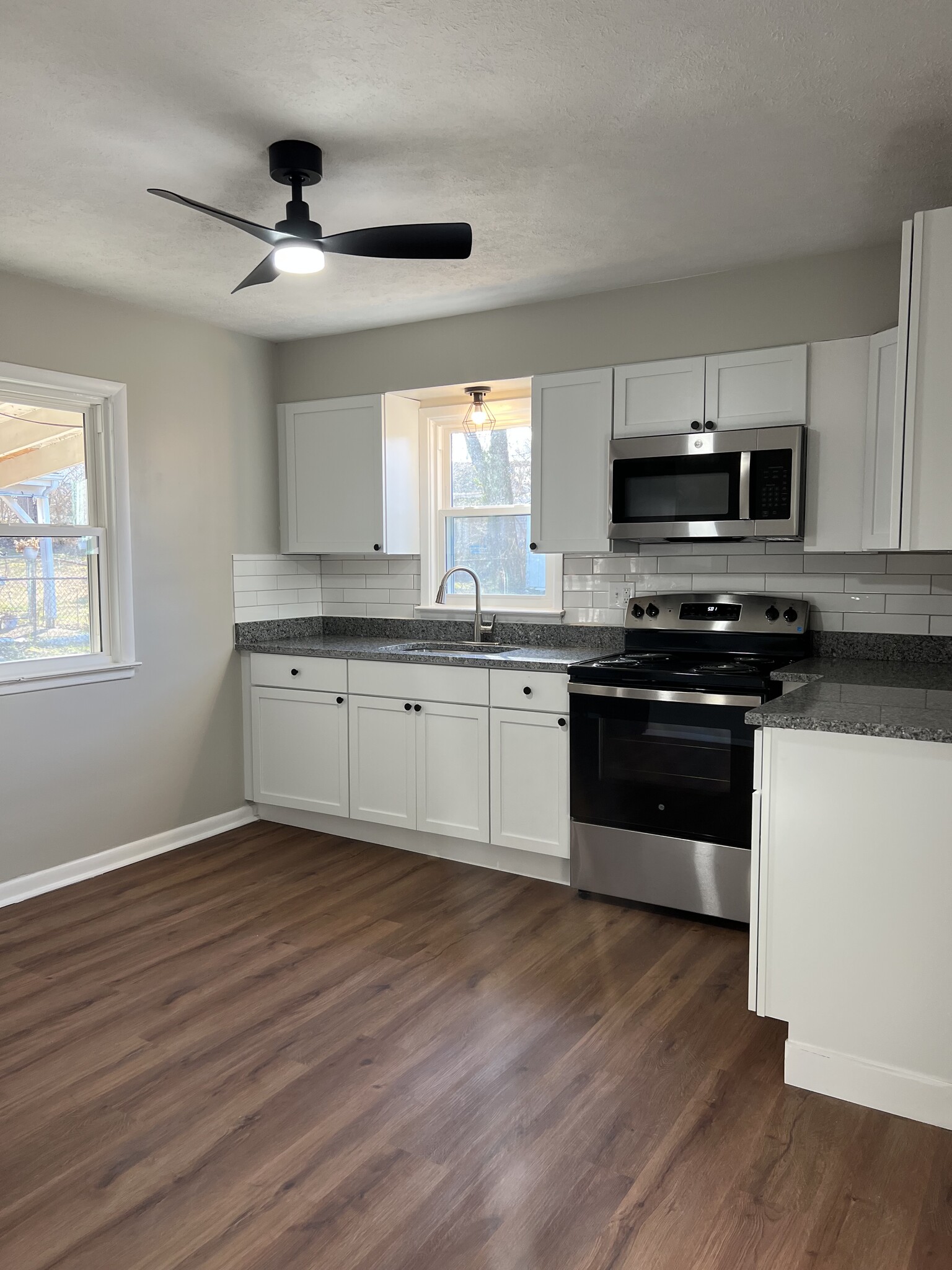 Kitchen - 1437 Exeter Ave