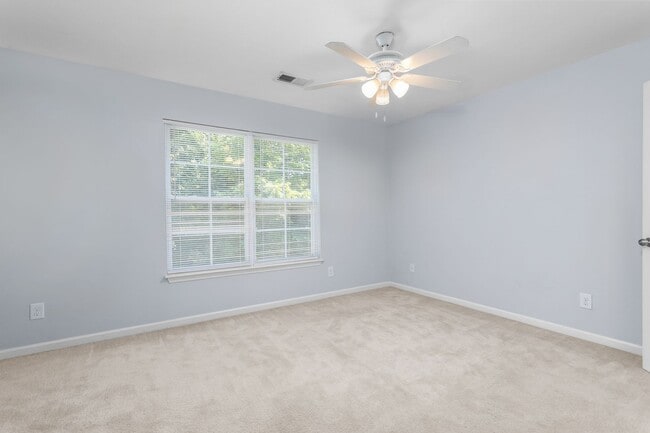 Building Photo - **Charming 2/2.5 Burlington Townhome**