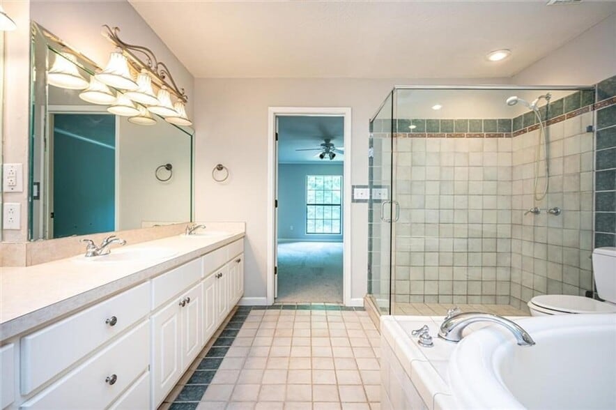 Building Photo - 26202 Plantation Dr NE