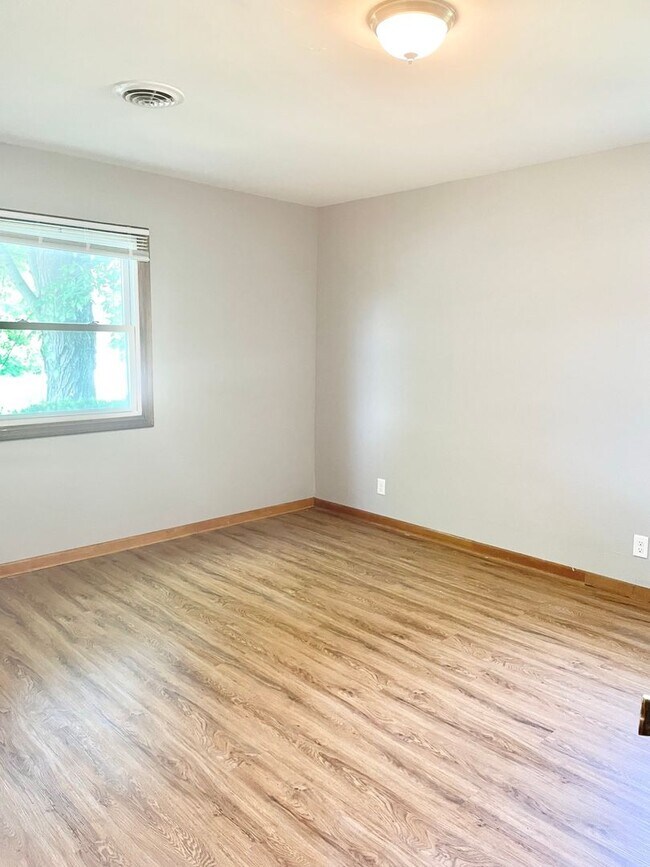 Building Photo - 2404 US-20