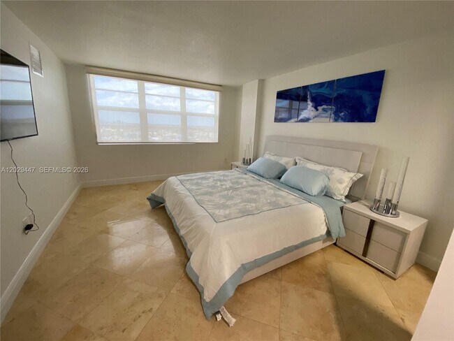 Building Photo - 6917 Collins Ave